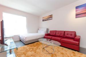 Modern Apartment Rentals的休息区