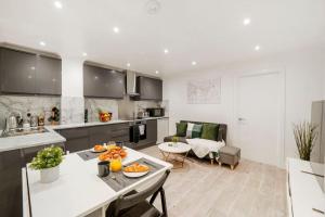 a kitchen and living room with a table with food on it at Modern 2 bedroom apartment in the heart of London in London