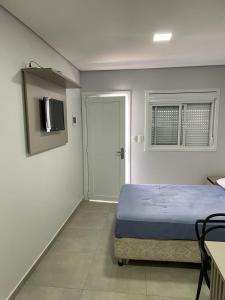 Ένα ή περισσότερα κρεβάτια σε δωμάτιο στο Loft 2 pessoas Ametista centro