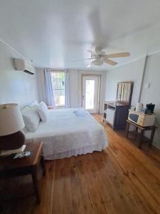 Ένα ή περισσότερα κρεβάτια σε δωμάτιο στο The Odyssey Resort Utila