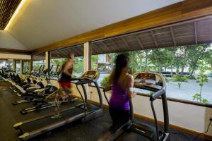 Fitness centrum a/nebo fitness zařízení v ubytování The Barefoot Eco Hotel