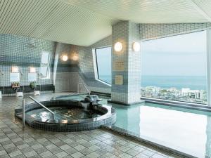 Bazén v ubytování KAMENOI HOTEL Awajishima nebo v jeho okolí + 37 fotografií