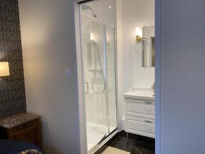 a bathroom with a shower and a sink at Appartement Équipé avec Balcon au Cœur de Vichy - Proche Thermes et Commerces - FR-1-489-362 in Vichy +9 photos