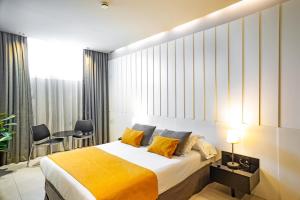 Кровать или кровати в номере Costa del Sol Torremolinos Hotel