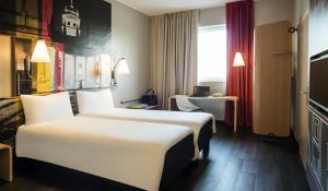 Postel nebo postele na pokoji v ubytování Ibis Milano Fiera + 37 fotografií