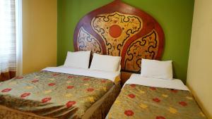 Elf Resort Hotel客房内的一张或多张床位