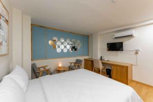 Postel nebo postele na pokoji v ubytování Edoya hotel Dong Khoi