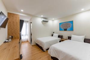 Postel nebo postele na pokoji v ubytování Edoya hotel Dong Khoi