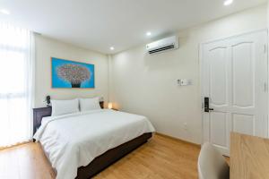 Postel nebo postele na pokoji v ubytování Edoya hotel Dong Khoi