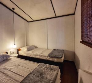 Letto o letti in una camera di Treehouse Hostel