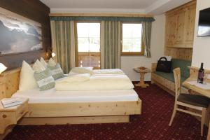 a hotel room with a bed and a desk at Bio-Bauernhof Samerhof in Mariapfarr