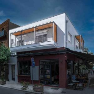 a building with a balcony on top of it at Volos City Center 1 in Volos