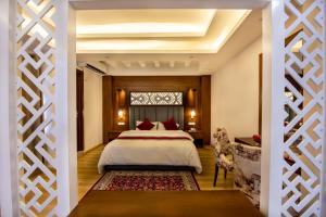 Postel nebo postele na pokoji v ubytování Hotel Ama-La, Thamel, Kathmandu
