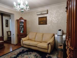 Seating area sa Stilish room in apartment with free WiFi &breakfast