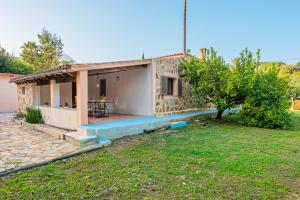 a small house with a patio and a yard at Finca Ses Pomeres in Puigpunyent