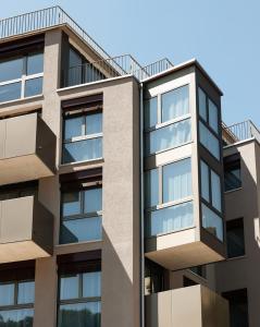 uma imagem de um edifício de apartamentos em Lamira - Serviced Apartments em Zurique