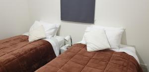two beds sitting next to each other in a room at Kennington Units Family in Kennington