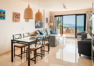 Zona d'estar a Apartamento de lujo con impresionantes vistas al mar en Torrox Costa