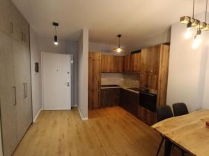 Φωτογραφία από το άλμπουμ του Feels like home στα Τίρανα