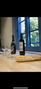 a bottle of wine and two glasses on a counter at Stuart in Dinard