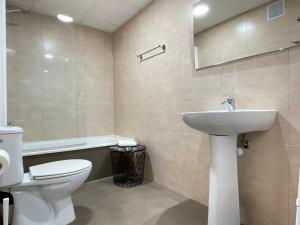 Ein Badezimmer in der Unterkunft Apartamentos Venecia