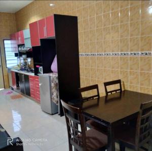 Kuchyň nebo kuchyňský kout v ubytování Zulkifli Homestay Tambun,Ulu kinta,Tg Rambutan