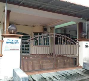 Exteriér nebo vchod ubytování Zulkifli Homestay Tambun,Ulu kinta,Tg Rambutan
