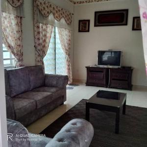 TV a/nebo společenská místnost v ubytování Zulkifli Homestay Tambun,Ulu kinta,Tg Rambutan