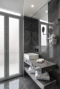 Kúpeľňa v ubytovaní Praxitelous Luxury Suites + 37 fotografií