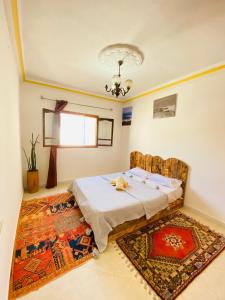 Llit o llits en una habitació de Ayour Hostel Taghazout
