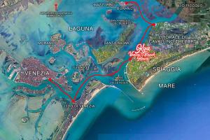 Une carte du monde avec une ligne rouge dans l'établissement Kya Venice and Beach House: Venezia, mare e laguna, à Cavallino-Treporti