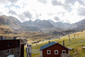 a view of a valley with mountains in the background at Nuria Pedrous in Pas de la Casa