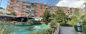 Piscina di Apartment in Skanderbeg Square - Tirana Center 1 o nelle vicinanze