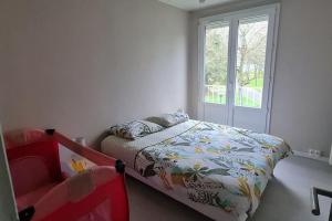 Ένα ή περισσότερα κρεβάτια σε δωμάτιο στο Appartement idéal mission pro et télétravail