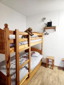 Postel nebo postele na pokoji v ubytování Appartement cosy 4 personnes charme estival à la montagne