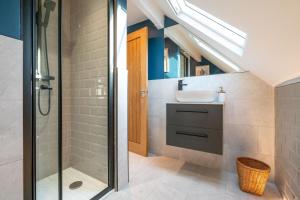 a bathroom with a sink and a shower at Pilgrim Cottage in Tarvin +26 photos