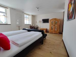 Ein Bett oder Betten in einem Zimmer der Unterkunft Ferienwohnung Sesslach Altstadt
