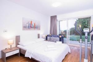 Posteľ alebo postele v izbe v ubytovaní Villa Morčić with a sea view - Rijeka