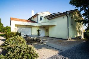 Budova, v ktorej sa vila nachádza