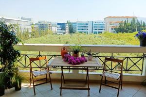 Balkón alebo terasa v ubytovaní CASA MYRlAM Marousi -View & Private Parking-