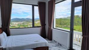 Nespecifikovaný výhled na hory nebo výhled na hory při pohledu z hotelu