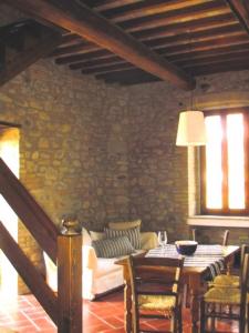 A seating area at Agriturismo Le Vigne di Pace