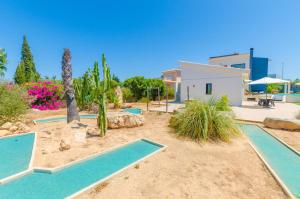 The swimming pool at or close to La Primera