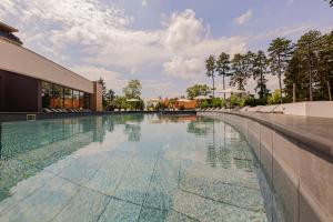 Bazén v ubytování Avar Hotel nebo v jeho okolí