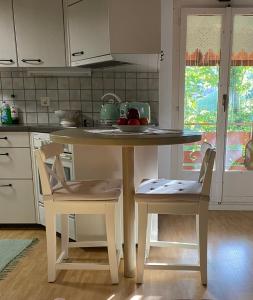 Kuchyň nebo kuchyňský kout v ubytování Auszeit im Grünen