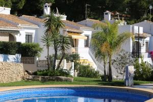 Bazén v ubytování Casa eucalyptus moraira nebo v jeho okolí