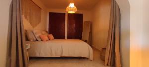 Postel nebo postele na pokoji v ubytování Casa eucalyptus moraira