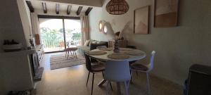 Posezení v ubytování Casa eucalyptus moraira