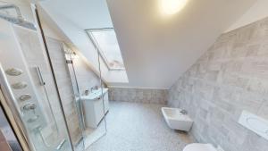 Apartmány U Mirase的一间浴室