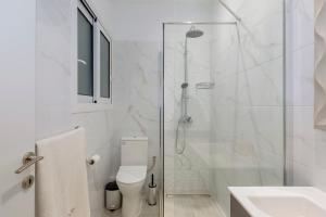 A bathroom at The Bright Suite